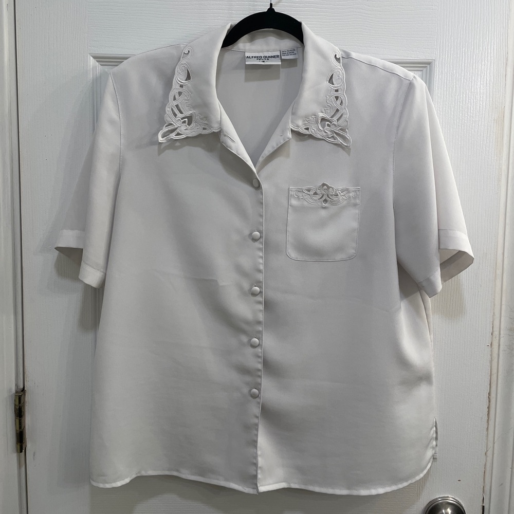 Alfred Dunner White Short Sleeve Shirt with Embroidered Collar Size 12